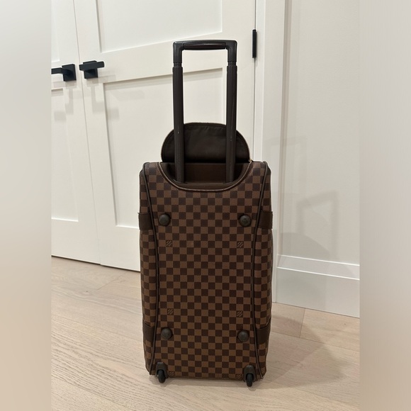 Louis Vuitton Damier Travel Bag on Wheels - Picture 3 of 8